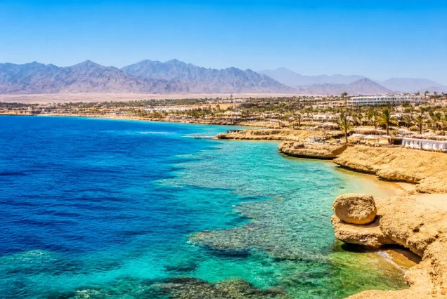 Mısır'ın Sharm El Sheikh kıyısı, Kahire'nin Nil Nehri ve piramitleri ile İskenderiye sahil manzaraları