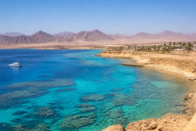 Sharm El Sheikh sahili, Giza piramitleri ve İskenderiye kıyısının birleşimiyle Mısır’ın doğal ve tarihi güzellikleri