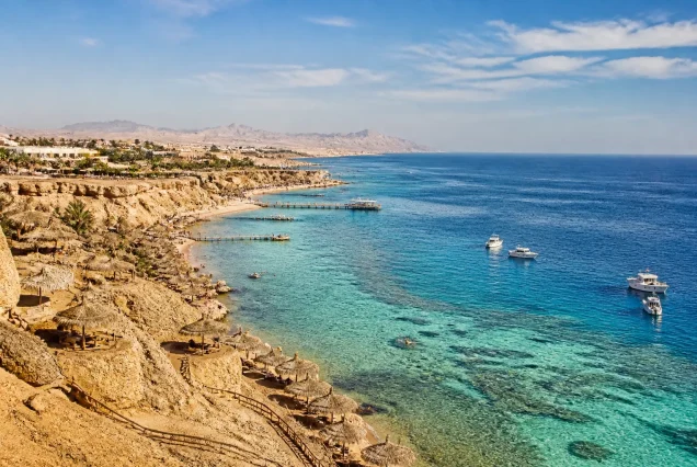 Mısır'ın Sharm El Sheikh kıyısı, Kahire'nin Nil Nehri ve piramitleri ile İskenderiye sahil manzaraları