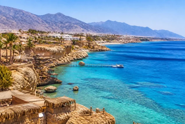 Sharm El Sheikh’in denizi, Kahire piramitleri ve İskenderiye tarihi kalıntılarını gösteren Mısır tur görünümü
