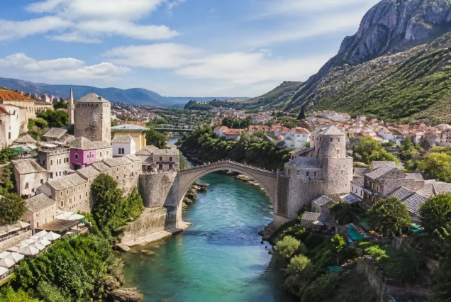 Balkanlar'da tarihi şehirler ve doğal güzelliklerin panoramik görüntüsü