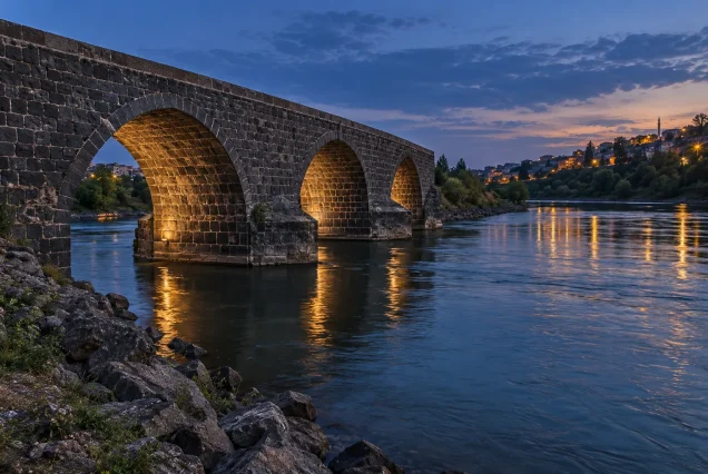 Diyarbakır On Gözlü Köprü – Dicle üzerinde mavi saat