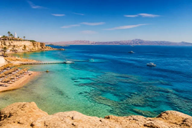 Sharm El Sheikh sahili, Giza piramitleri ve İskenderiye kıyısının birleşimiyle Mısır’ın doğal ve tarihi güzellikleri