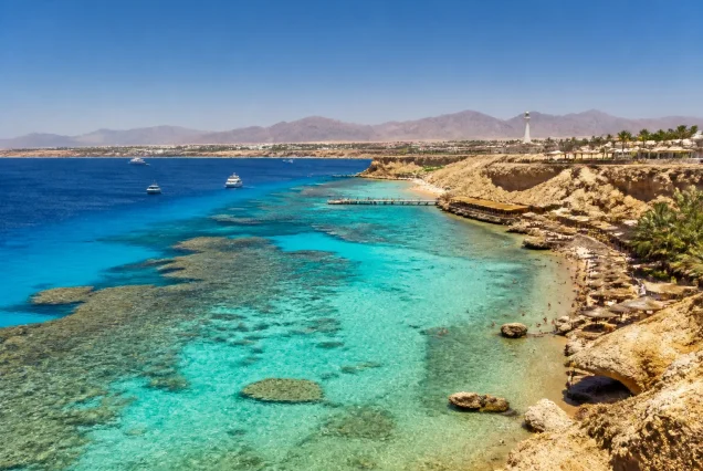 Sharm El Sheikh sahili, Giza piramitleri ve İskenderiye kıyısının birleşimiyle Mısır’ın doğal ve tarihi güzellikleri