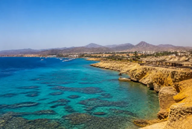 Mısır'ın Sharm El Sheikh kıyısı, Kahire'nin Nil Nehri ve piramitleri ile İskenderiye sahil manzaraları